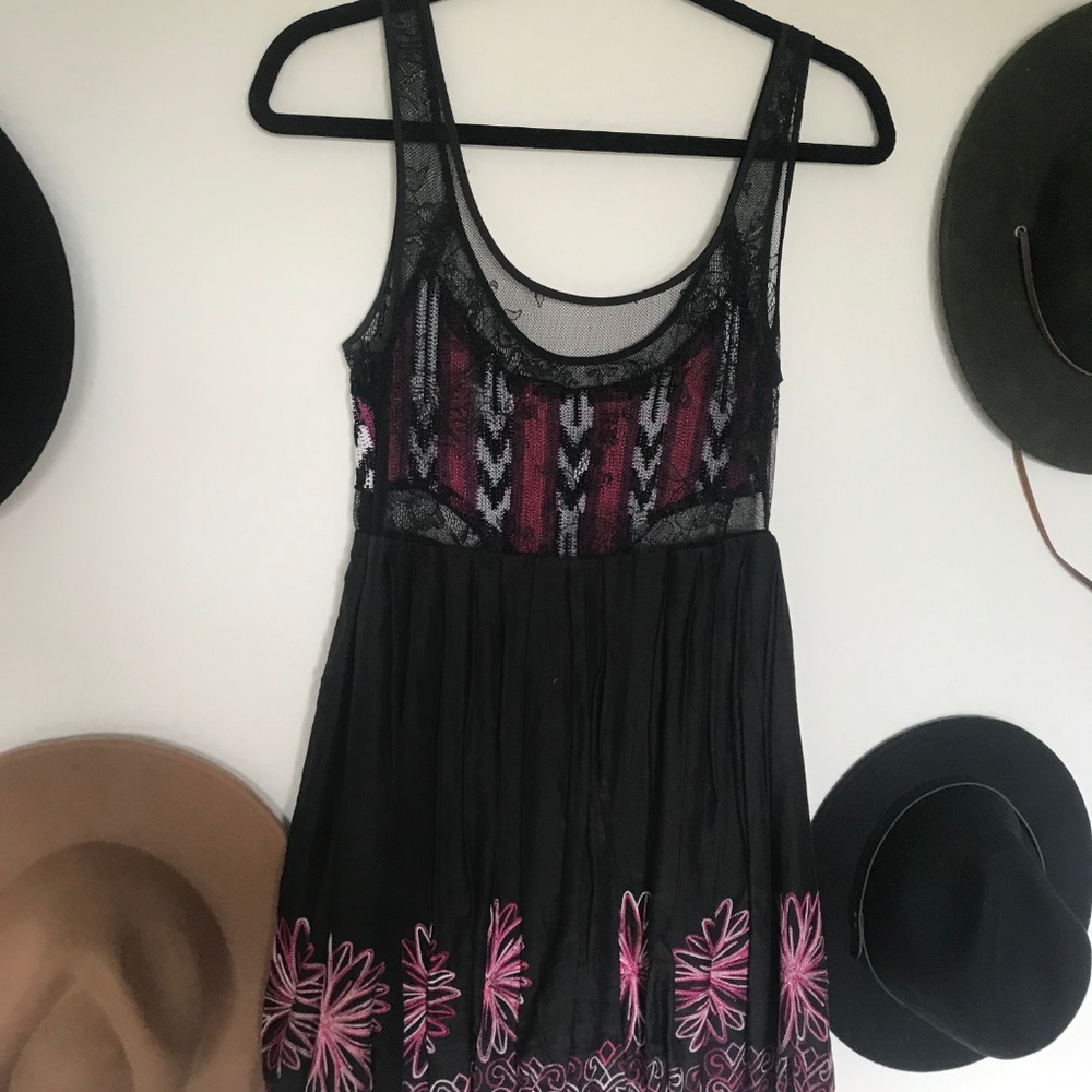 bebe Spring Dress - Picture 2 of 3